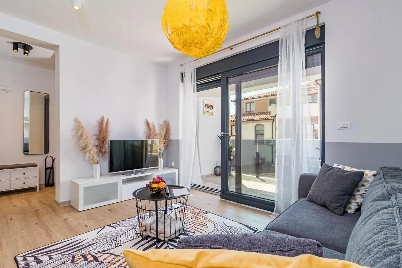 Apartment M****, New City Apartment + Parking Pula