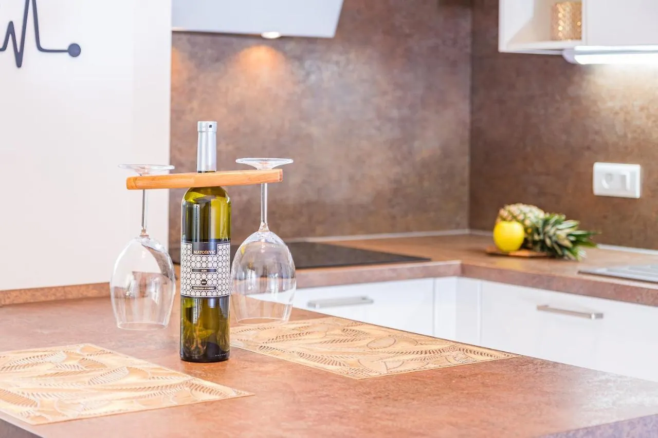 Apartment M****, New City Apartment + Parking Pula