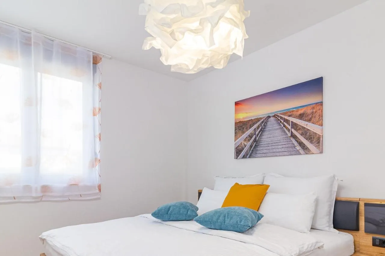 Apartment M****, New City Apartment + Parking Pula