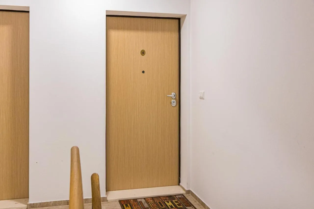 Apartment M****, New City Apartment + Parking Pula 0*,