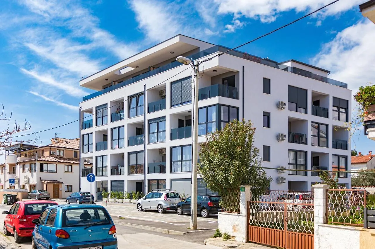 Apartment M****, New City Apartment + Parking Pola