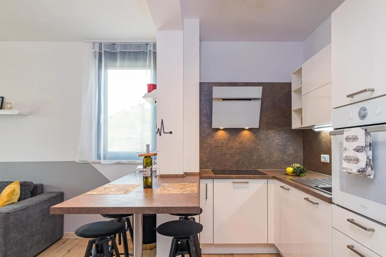 Apartment M****, New City Apartment + Parking Pula