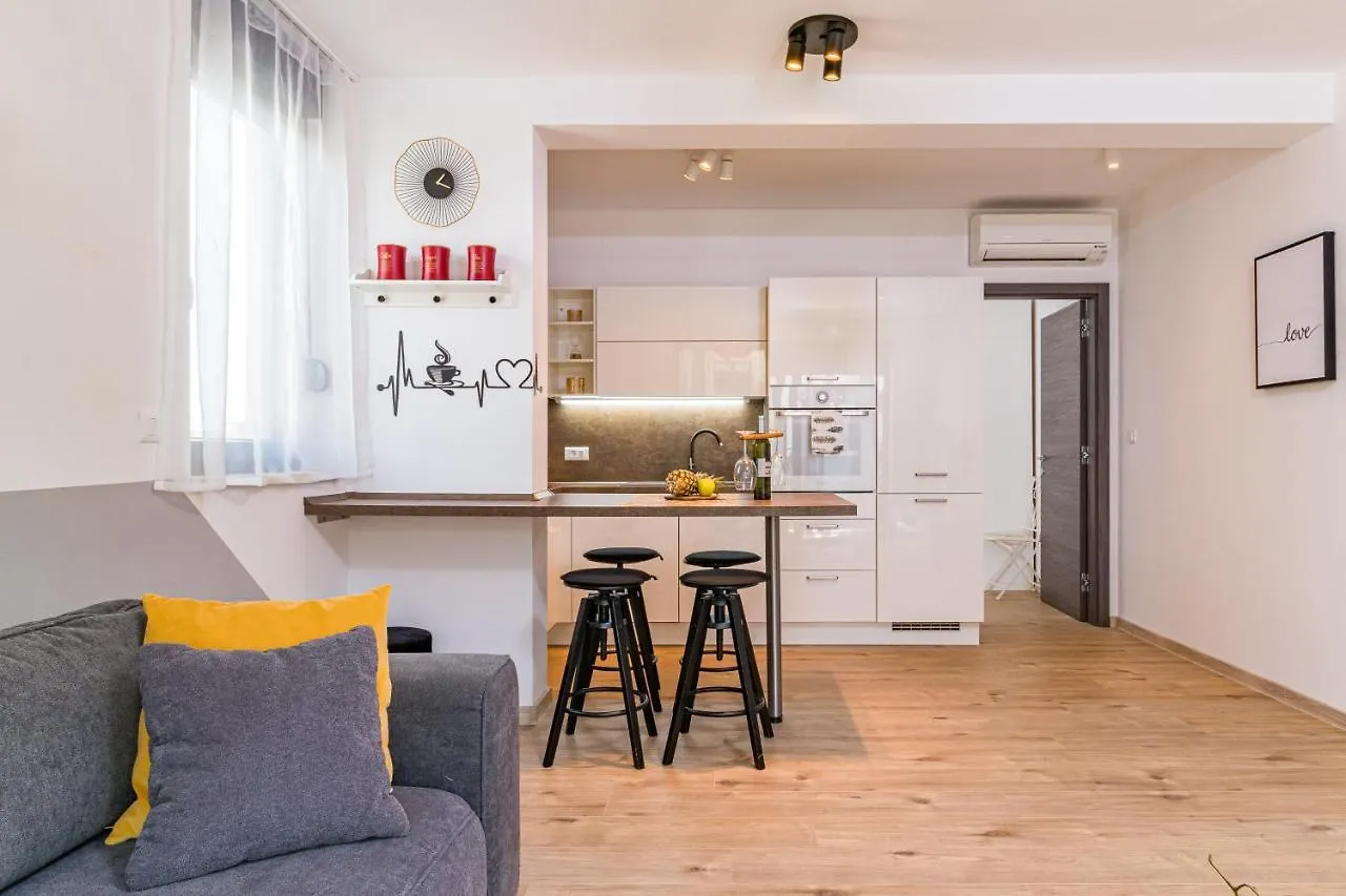 Apartment M****, New City Apartment + Parking Pula