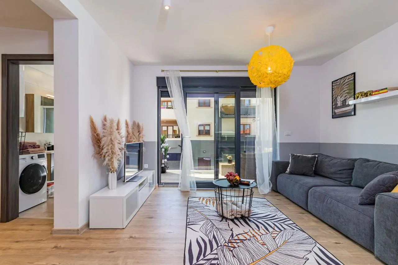 Apartment M****, New City Apartment + Parking Pola Croazia