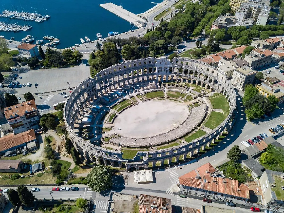 Apartment M****, New City Apartment + Parking Pula