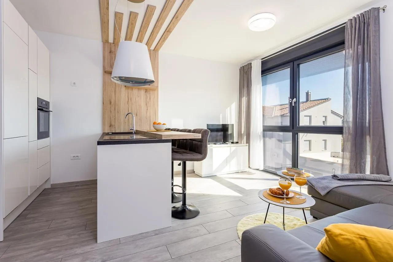 Apartment M****, New City Apartment + Parking Pula
