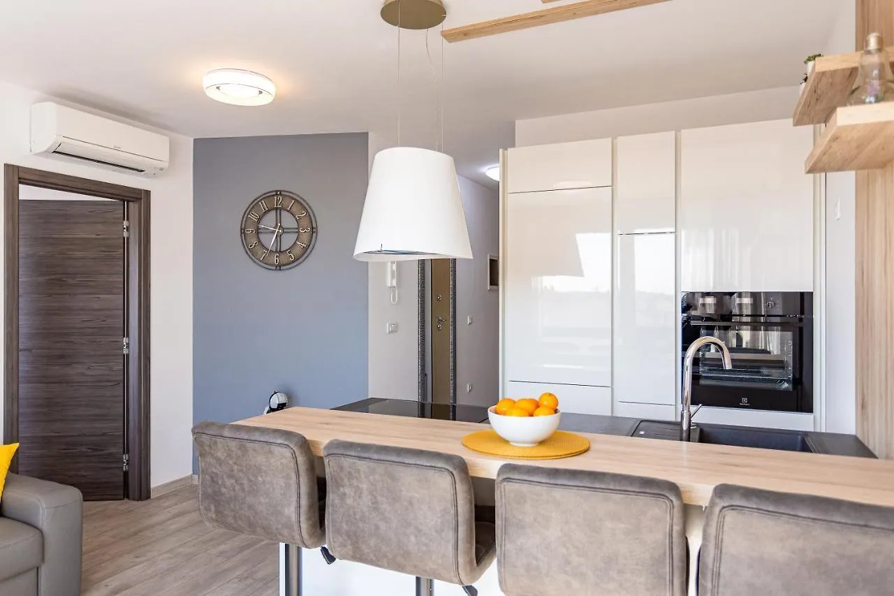Apartment M****, New City Apartment + Parking Pula