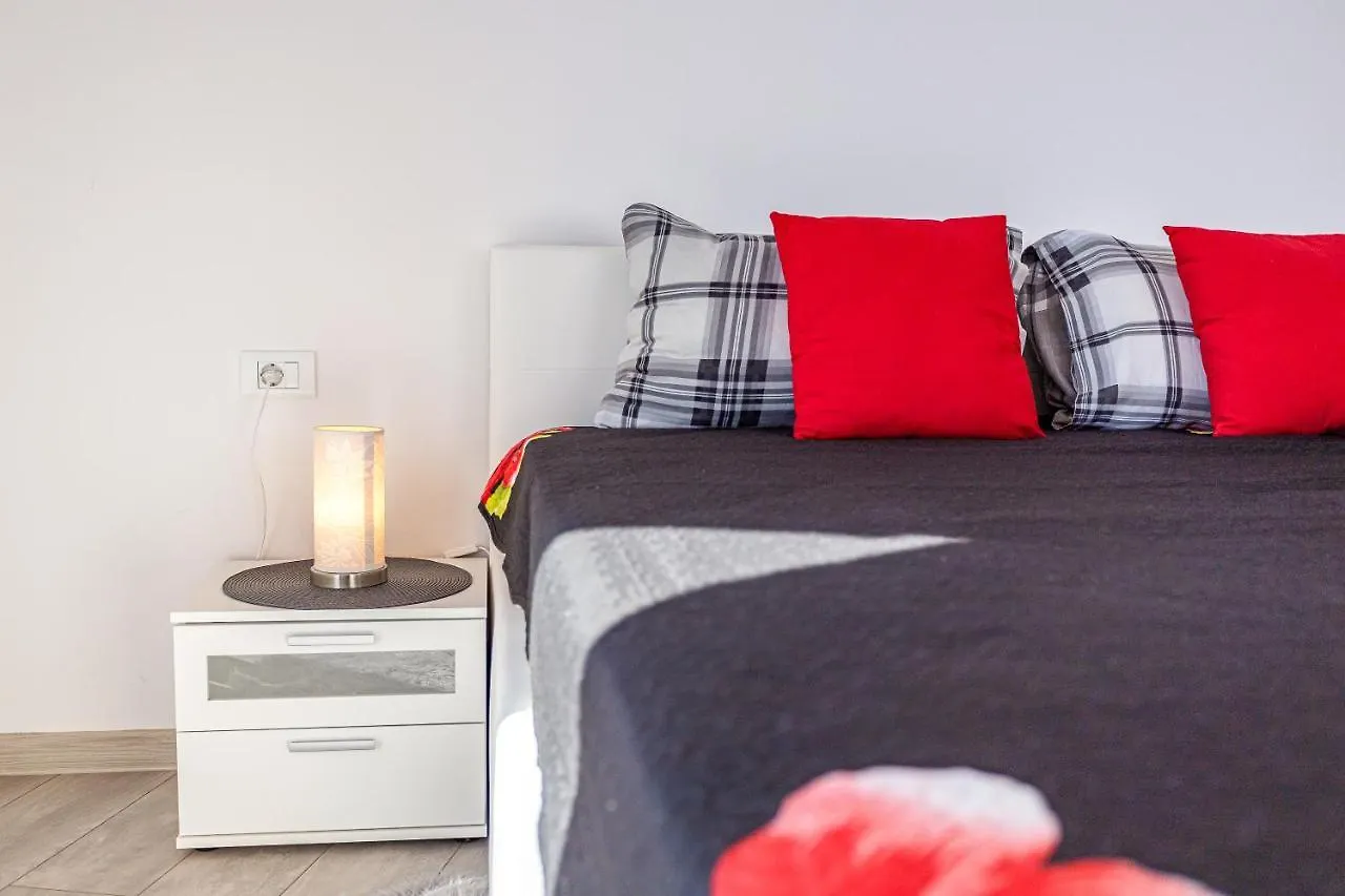Apartment M****, New City Apartment + Parking Pola Croazia