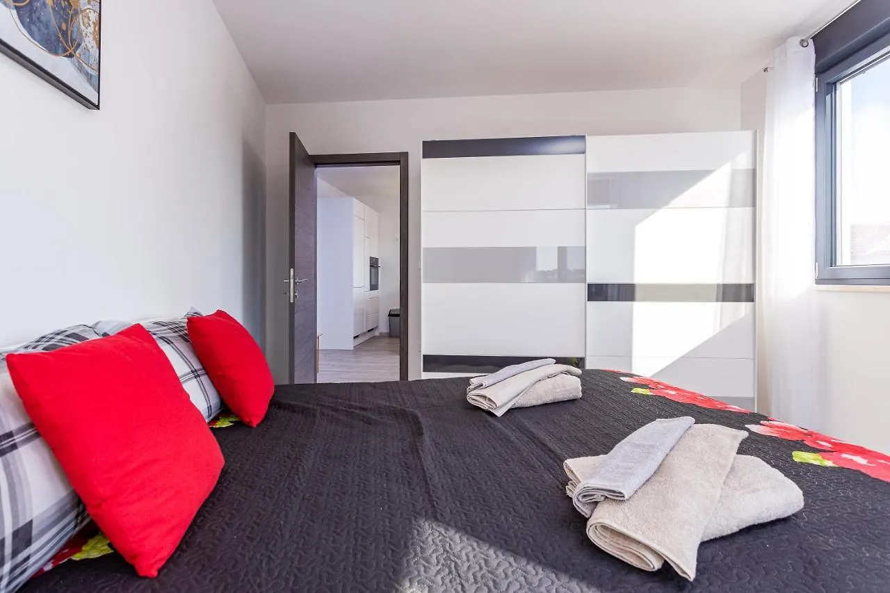 Apartment M****, New City Apartment + Parking Pola