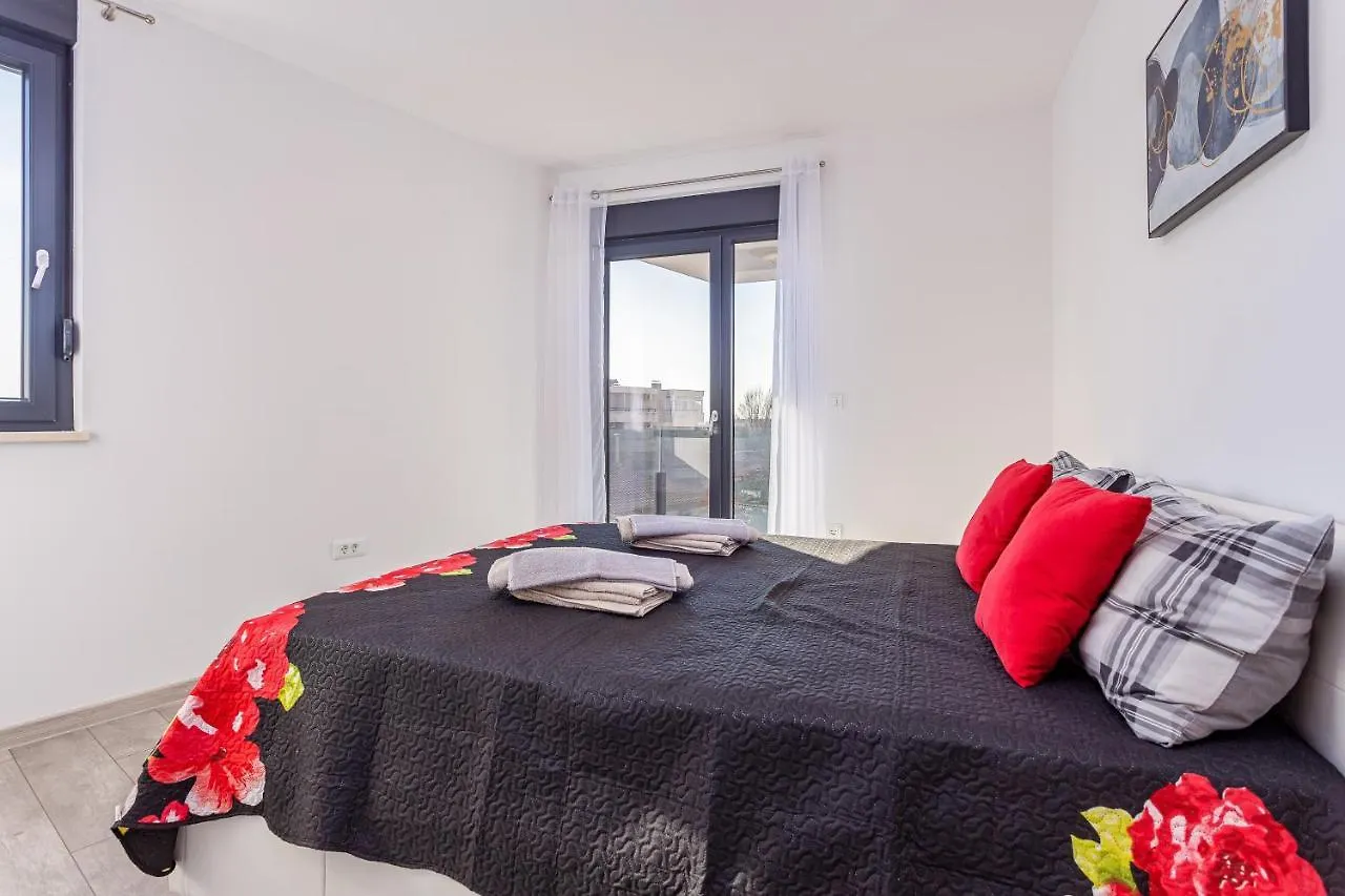 Apartment M****, New City Apartment + Parking Pula